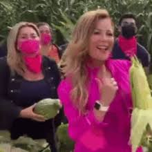 Con mucha pena… la alcaldesa se refirió a su derrota, señalando que lamentablemente, se sumó una votación a constituyente en. Cathybarriga Maipu Gif Cathybarriga Cathy Barriga Discover Share Gifs