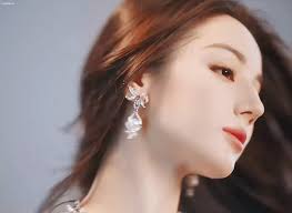 MIKIMOTO Global Brand Ambassador, Dilraba gracefully showcases the timeless  elegance of Mikimoto Pearls. #MIKIMOTO #Dilraba #迪麗熱巴 Visit:  www.mikimoto.com