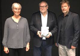 Deshalb ersinnen stan und ollie eine list: Berlin Robert Habeck Und Andrea Paluch Nahmen Sich Zeit Fur Lesung Aus Ruf Der Wolfe Buchmarkt
