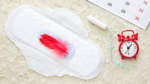 Badan wanita yang mengeluarkan darah haid seakan warna merah jambu, mungkin warna seakan keputihan dan berair pada darah haid boleh menjadi penanda anemia yang teruk (kurang sel darah. Harus Tahu Ini Arti Perbedaan Tekstur Dan Warna Darah Menstruasi Orami