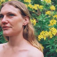 Diana Dewar's Instagram, Twitter & Facebook