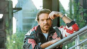 Er stellt eigene ermittlungen an und stellt dem unternehmer grassmann (charles brauer) unangenehme fragen. Auf Den Spuren Des Tatort Krimi Neue Schimanski Touren Durch Duisburg Reise