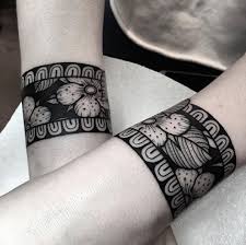 The symbology of such tattoos is determined completely and only by their owners. 45 Matching Tattoo Designs For Couples Siblings And Bffs Tattooblend