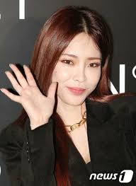 Hör dir musik von heize auf apple music an. Singer Heize Had An Exclusive Contract With Psy Hyuna And Office Companion Wow Korea