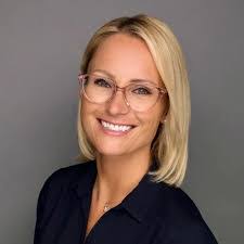 Terri Dash's Instagram, Twitter & Facebook