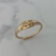 Gold Flower Signet Ring 14k Gold Lavender Flower Ring Flower Etsy Jewelry Flower Wedding Band Diamond Wedding Bands