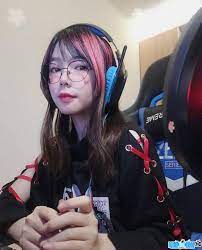 Also it rings to remind her to take them, as her memory is failing. Streamer Remind