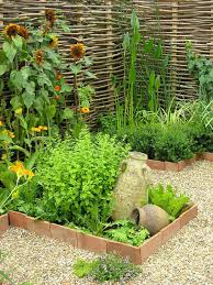 Dekorative Beetumrandungen Die Schonsten Ideen Beetumrandungen Betongarten Garten Bepflanzen