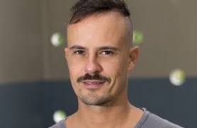 Agora, o marido de vera fiel e pai de três lindas meninas não tem nenhum espaço vazio na cabeça e exibe na televisão, aos 42. Implante De Cabelo Para Diminuir A Testa Preco