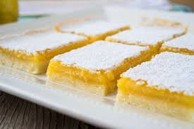 Dei dolcetti morbidi e fragranti pronti in meno di mezz'ora, perfetti per la colazione e merenda! Ricetta Quadrotti Al Limone Non Sprecare