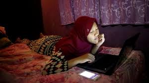Diode pancaran cahaya (bahasa inggris: Iklan Radiasi Cahaya Youtube