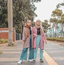 Bajucouplengetrend.blogspot.com cocok banget buat sahabat upright yang lagi belajar menutup aurat nih dan jadi makin semangat untuk mengajarkan si kecil berhijab sejak dini yuuk segera keep di mitra resmi kami. Inspirasi Ootd Couple An Berdua Dengan Sahabat Hayoo Facebook