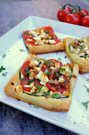 Ob mit käse oder mit früchten und schokolade, da ist eigentlich für jeden geschmack etwas dabei. Schnelle Tomaten Zucchini Blatterteig Tartelettes Schnelle Einfache Rezepte