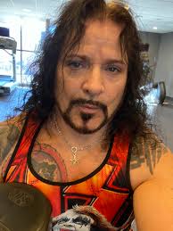 I worked out with a dumbbell yesterday... I feel vigorous! 💪