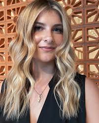 I've always loved extensions, then I fell in love with @covetandmane and  this class sealed the deal. Color by @athenamichelle Install by @ taylor.blades.styling and Me! Extension colors: Newport + Portofino 10  wefts.