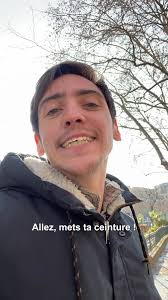 Le couple au lit : complicité et tendresse