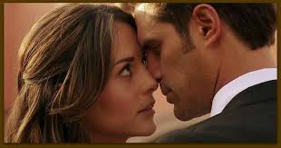 Mateo y Abigail (Mark Tacher y Zulia Vega) en la novela Que te perdone  Dios...yo no