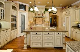 25 awesome ideas to paint kitchen cabinets and furniture to achieve a fresh look. Kitchen Paint Color Ideas With Antique White Cabinets Kitchen Ideas