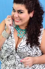 Look do dia: vestido Riachuelo + maxicolar!