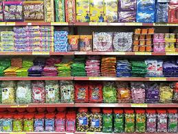Anda bisa menitipkan aneka jajanan di warung kelontong atau kantin sekolah. Pelbagai Jenis Makanan Ringan Jaya Cash Carry Sdn Bhd Facebook