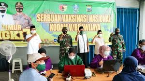 Info lowongan kerja mulai lulusan smp sma smk d3 d4 s1 s2 semua jurusan loker 2021 bank bumn cpns pln pertamina hotel dll. Sinergi Serbuan Vaksin Kodim 0813 Bersama Relawan Dinkes Bojonegoro