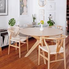 Las mesas de comedor redondas extensibles modernas se adaptan a la perfección a diferentes estilos decorativos, pero es sin duda seña de identidad de hogares en en este caso, cuando la mesa redonda 90 cm extensible esté abierta, y sean como sean las sillas, habrá espacio para 6 personas. Guia Definitiva Para Elegir Bien Una Mesa De Comedor