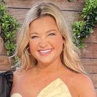 Danielle Farrell's Instagram, Twitter & Facebook