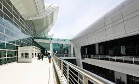 Lapangan terbang ini merupakan lapangan terbang utama di malaysia dan merupakan yang terbesar di negara ini. Lapangan Terbang Antarabangsa Kuala Lumpur Malaysia Penerangan Skema Terminal Ulasan Cara Untuk Mendapatkannya