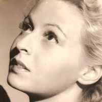 Helen Peck's Instagram, Twitter & Facebook