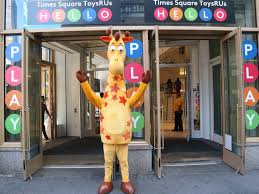 Toys r us will open a temporary shop in new york's times square almost two years after abandoning the tourist district. Toys R U Closing Stores Photos Details
