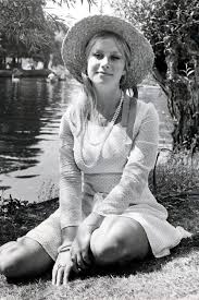 Helen mirren, who won an oscar for her portrayal of queen elizabeth on the silver screen, has recorded an album with fellow actor damian lewis to mark the british monarch's upcoming 95th. Rare Photos Of Helen Mirren Rarely Seen Photos Of Helen Mirren