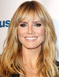 La Frange Effilee D Heidi Klum Coupe De Cheveux Qui Rajeunit Coupe De Cheveux Frange Cheveux