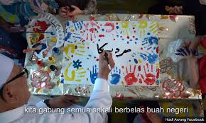 Pendidikan agama dan moral yang diberikan oleh ibu bapa mampu menepis segala bentuk kemungkaran yang. Malaysiakini Merdeka Tok Ayah Buah Tangan Hadi Untuk Rakyat Malaysia