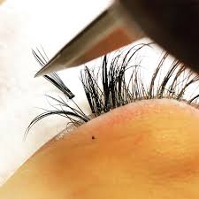 How to apply lash extensions clearance