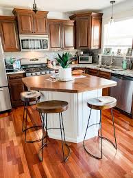 These farmhouse bar stools each have their own unique style, even though they have a lot of the same elements (wood, walnut finishes, metal frames) in common, so you're sure to find one you love. 10 Modern Farmhouse Bar Stools Cirque Du Solayne