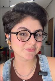 Os famosos óculos oval! Esse Ray-Ban você encontra para comprar na Ótica  Vip Carangola #miumiu #rayban #oval #oculos