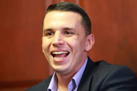 Suspenden al alcalde de San José por gestión indebida en licitación de  vehículos eléctricos