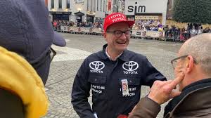 He entered the belgian chamber of representatives replacing herman van rompuy on 31 december 2008 and was reelected in 2010. Ben Weyts Komt Naar Aalst Carnaval Als Toyota Garagist De Morgen