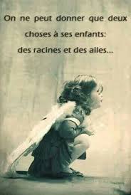 On Ne Peut Donner Que Deux Choses A Ses Enfants Des Racines Et Des Ailes Citation Je Pense A Toi Citation Les Beaux Proverbes