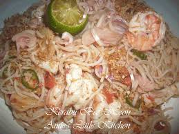 When shopping for fresh produce or meats, be certain to take the time to ensure that the texture, colors, and quality of the food you buy is the best in the batch. Amie S Little Kitchen Kerabu Bee Hoon Rice Noodle Salad