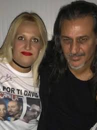 Quería dar mil gracias a Carolina Ortega x hacer el esfuerzo y venir al  homenaje de mi hermano te quiero guapa...a toda la gente con la q quede y  estaban x hay