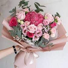 White On White Florist Ipoh Penang Kl Selangor In 2021 White Flower Bouquet Flowers Bouquet Wedding Flower Arrangements