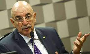 Abraços dr quirino cordeiro, dep osmar terra e apresentador do programa. Covid 19 Brasil Teve 420 Vezes Mais Mortes Do Que Previsto Por Osmar Terra Politica Estado De Minas