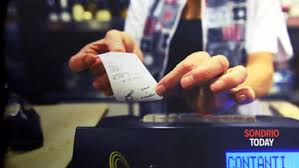 Da martedì infatti sarà possibile registrarsi per ottenere il 'codice lotteria' da presentare in cassa a ogni pagamento con carte e bancomat per partecipare alle estrazioni. Come Funziona La Lotteria Degli Scontrini Come Partecipare Dal 1 Gennaio 2021