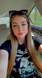 Alexis Skye's Instagram, Twitter & Facebook