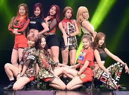 레드벨벳) ist eine südkoreanische girlgroup, die 2014 vom label s.m. Rivalry Between Red Velvet And Twice Will They Be Able To Become Like Gg And Wg