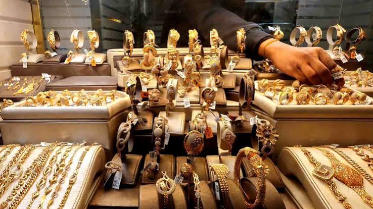 سعر الذهب اليوم في مصر.. موجة هبوط تضرب أسواق الصاغة بمنتصف تعاملات الجمعة - رجال الأعمال