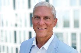 Tim Medina's Instagram, Twitter & Facebook