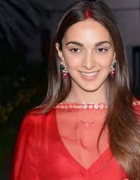 New Bride Kiara Advani Dons A Yellow 'Chikankari' Suit As She And Sidharth  Malhotra Leave Delhi Home