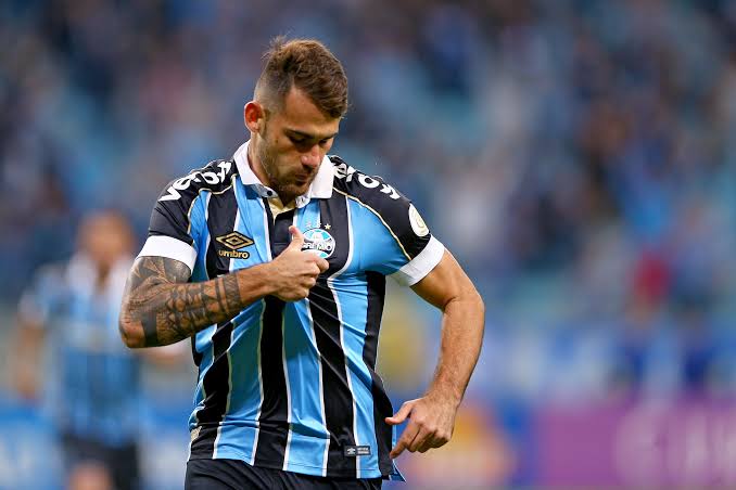 [ENQUETE] O Grêmio deve renovar contrato com o atacante Felipe Vizeu?